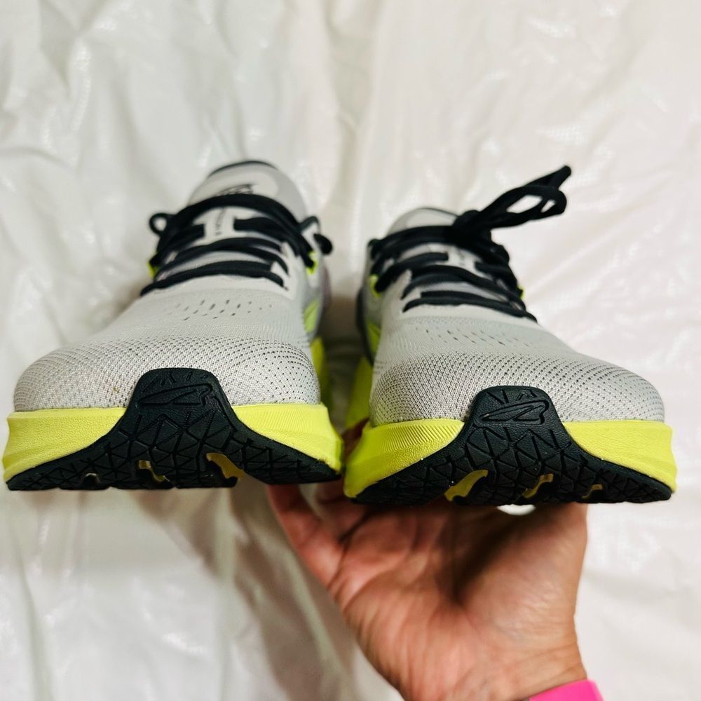 Altra Provision 8 Running Shoes in Light Gray and Green Size 10 near new - Picture 10 of 13